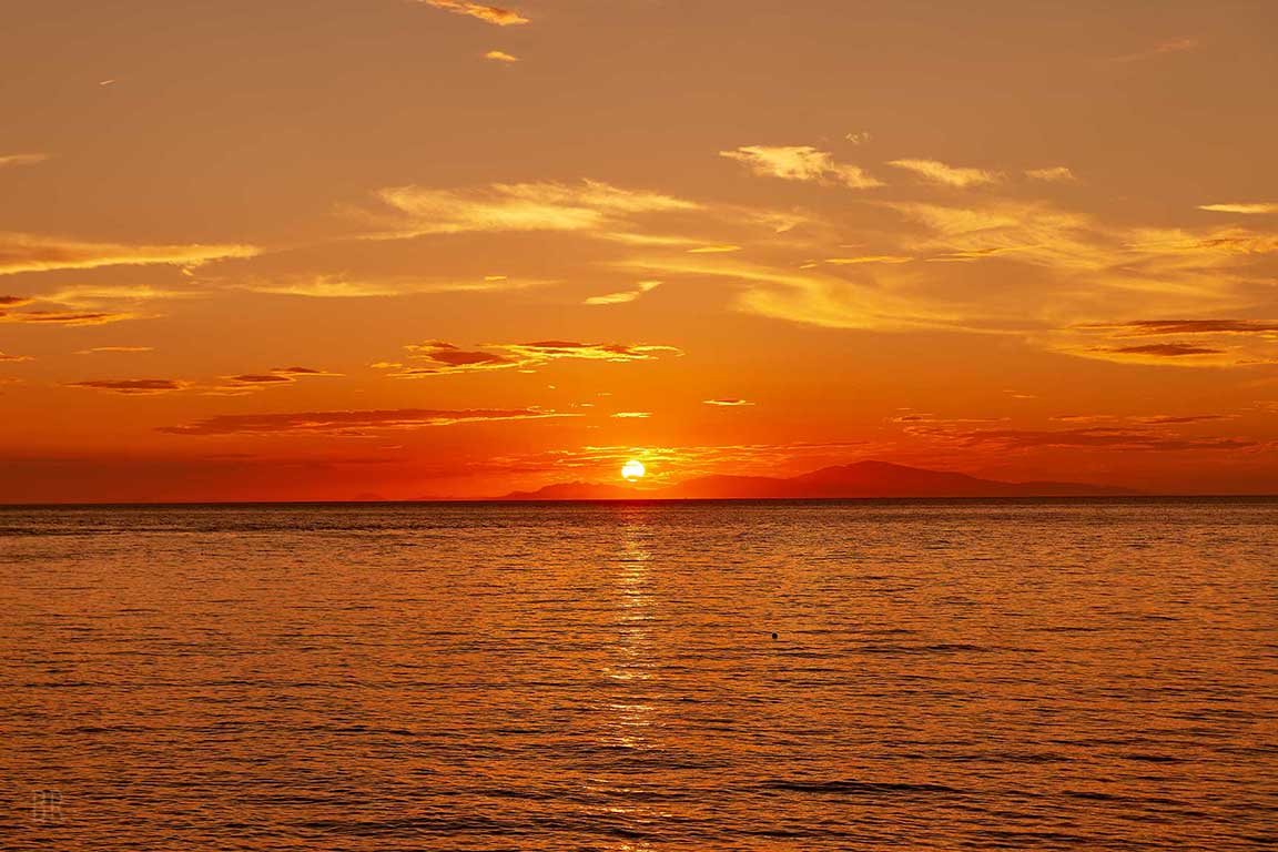 美しい瀬戸内海と夕焼けを望む絶景